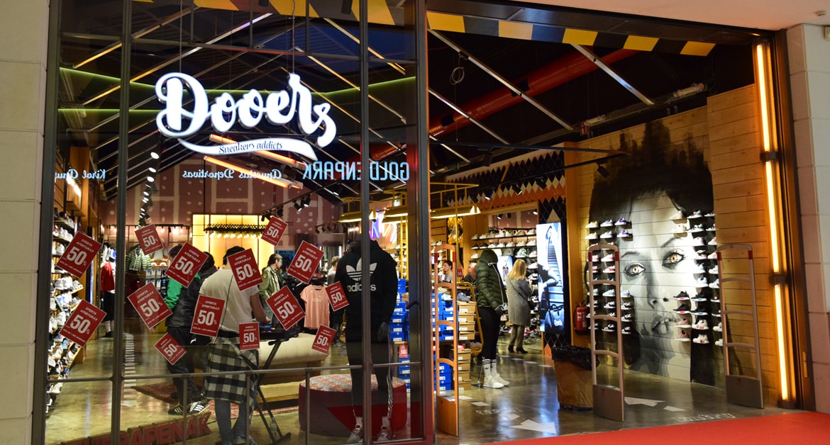 Dooers Sneakers abre su nueva tienda en Txingudi